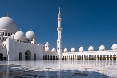 Spirituality in White: The Serenity of Sheikh Zayed Mosque